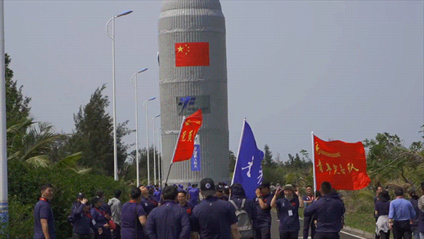 天和核心舱发射成功5.gif